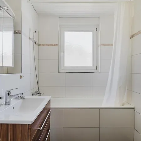 Apartment Saint - 90 Qm, 3 Schlafzimmer, Balkon&kostenloser Parkplatz