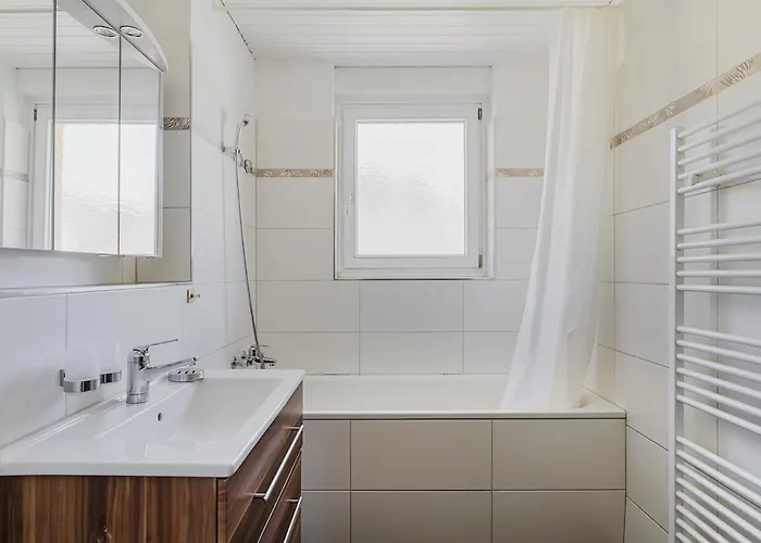 Appartement Saint - 90 Qm, 3 Schlafzimmer, Balkon & Kostenloser Parkplatz