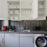 Saint - 90 Qm, 3 Schlafzimmer, Balkon & Kostenloser Parkplatz Lägenhet *